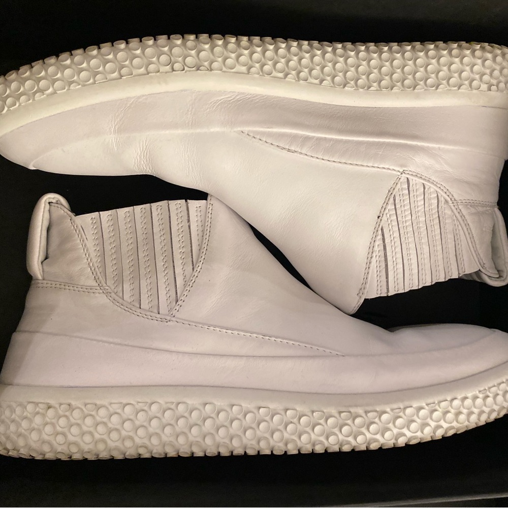 OXS white Chelsea sneakers